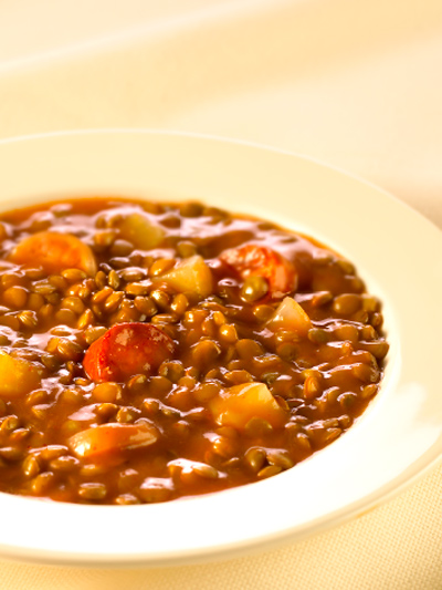 Lentejas estofadas con chorizo y butifarra negra